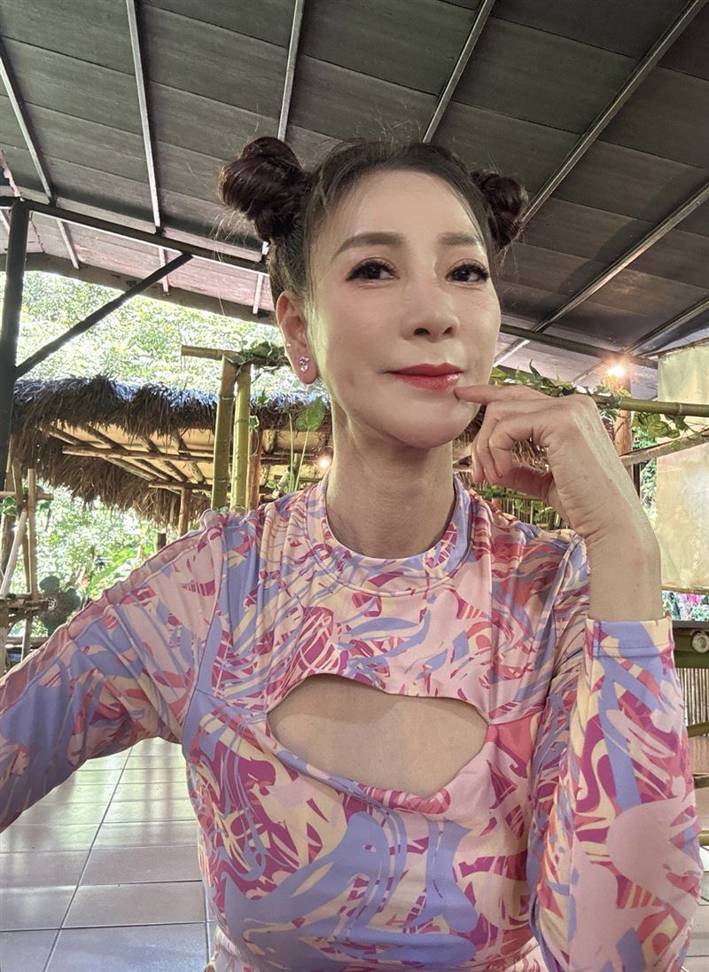楊繡惠於臉書直播自爆曾經被導演伸鹹豬手。（圖／翻攝自 楊繡惠臉書）