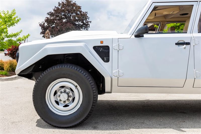 1987年Lamborghini LM002越野車。（圖／翻攝Bring A Trailer網站）