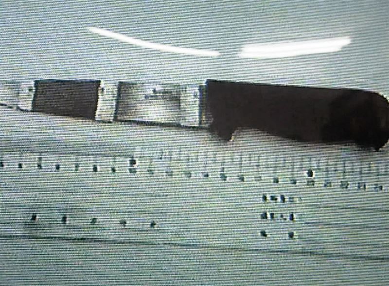 被害少女身中22刀慘死，警方事後起出已斷成三截的凶刀。（東森新聞提供）