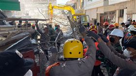 學校大樓倒塌情況嚴重。（圖／美聯社／達志影像）