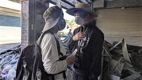 花蓮縣議員楊華美表示，有2企業捐慰問金給罹難者家屬，從花蓮市殯儀館一路南下，逐戶聯繫到家屬，展現災難時的人性光輝。（圖／翻攝自楊華美臉書）