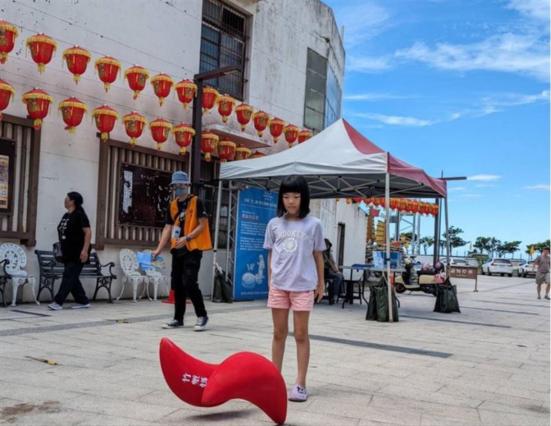 擲筊活動。（圖／翻攝自新竹市政府）