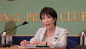 高市曾說憧憬蔡英文總統 期許成首任日本女首相自民黨總裁選舉4日投開票，64歲的前經濟安全保障大臣高市早苗能否成為日本首位女首相備受關注。她從政逾30年，3度參選自民黨總裁。高市理想領導人是英國前首相佘契爾夫人，曾說憧憬台灣的前總統蔡英文。圖為9月24日高市參加自民黨總裁選舉5候選人辯論會情形。中央社記者楊明珠東京攝 114年10月4日