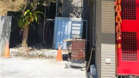 臨時貨梯不明原因故障墜落。（圖／翻攝畫面）