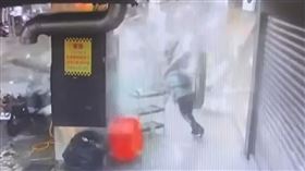 氣爆瞬間。（圖／翻攝畫面）
