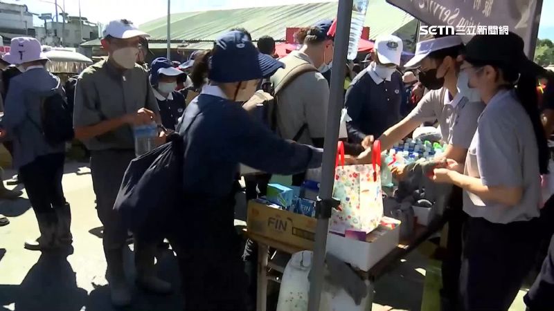 全國各地鏟子超人湧入花蓮光復鄉救災