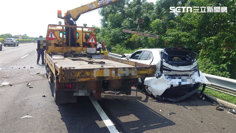國1彰化北斗路段發生6車連環追撞事故，5車遭後方聯結車推撞。（圖／翻攝畫面）