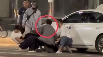 24歲男星當街「制伏鬧事醉漢」影片瘋傳