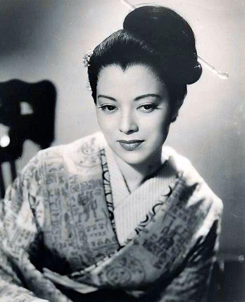 李香蘭被遣返日本後，1947年改以本名山口淑子繼續演藝事業，在《風雲千両船》中的劇照（攝於1950年代初）。（圖／翻攝維基百科）