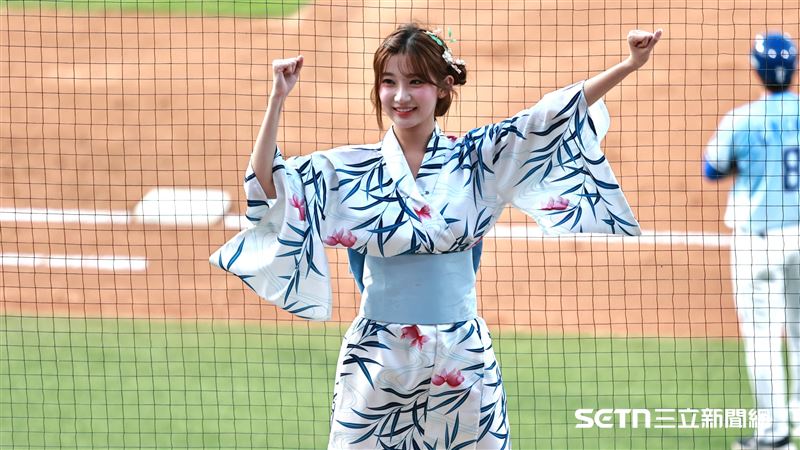李珠珢寫真掀搶購熱潮 突取消簽書會粉絲錯愕 李珠珢一舉一動都備受關注。(圖/記者劉彥池攝影)