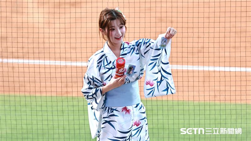 中職36年例行賽，Fubon Angels韓籍成員李珠珢本季最後一場應援。（圖／記者劉彥池攝影）