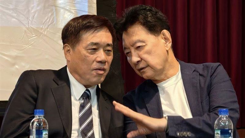 趙少康（右）說，他跟朱立倫、郝龍斌（左）從來沒有在同一個房裡過。(圖／翻攝自郝龍斌臉書)