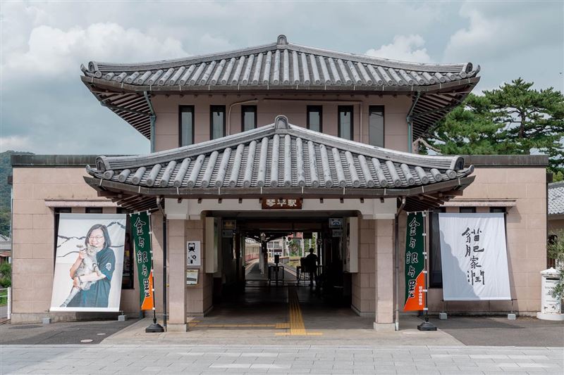 蔡英文表示，「辣台妹寫真輯」近來變成實體展覽展出，首站選在日本四國的琴平。（圖／翻攝自蔡英文臉書）