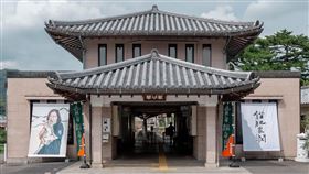 蔡英文表示，「辣台妹寫真輯」近來變成實體展覽展出，首站選在日本四國的琴平。（圖／翻攝自蔡英文臉書）