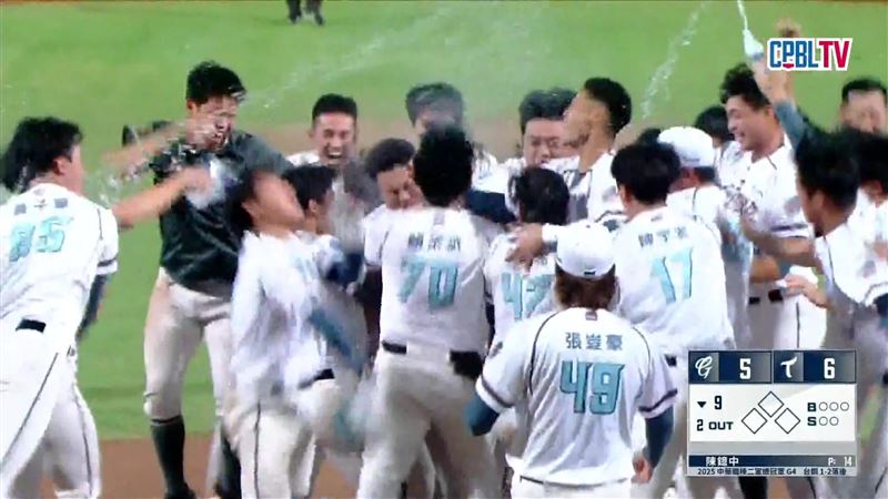 藍寅倫轟出再見3分砲。（圖／翻攝自CPBL TV）
