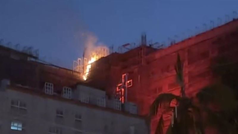 新／屏基頂樓工地火警　橘光照亮夜空