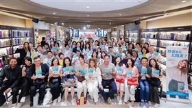 羅琳10/2親自來台，於台北松菸誠品舉辦新書簽名會。（圖／美安提供）