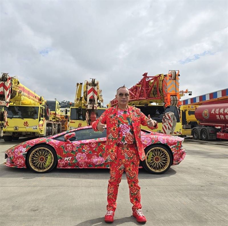 吊車大王胡漢龑超跑車隊被偶遇。（圖／翻攝自胡漢龑臉書）