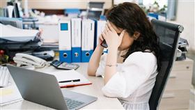 日本人力短缺，不少上班族想辭職卻遭到公司拒絕。（pexels提供）