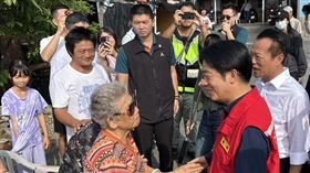 總統賴清德今（5)日赴嘉義縣關心丹娜絲風災災民及視察受損民房復原進度，內政部長劉世芳陪同。(圖/內政部提供)