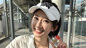 李明璇在網路節目批評在光復車站合唱《島嶼天光》的志工是青鳥「非常的下流」、「非常非常的噁心」。（圖／翻攝自李明璇臉書）