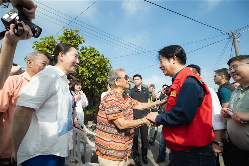 中秋連假第二天，賴清德今（5）日上午先赴嘉義東石鄉勘災。（圖／總統府提供）