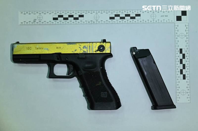 21歲越南籍男大生持BB槍搶超商，對店員開槍後搶走2瓶飲料逃逸。（圖／翻攝畫面）