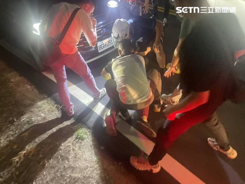 21歲越南籍男大生持BB槍搶超商，又持刀襲警，逃亡2天後遭逮捕。（圖／翻攝畫面）