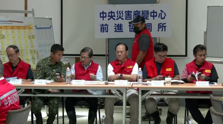 花蓮前進協調所總協調官季連成今（5）日說明最新救災進度。（圖／翻攝畫面）