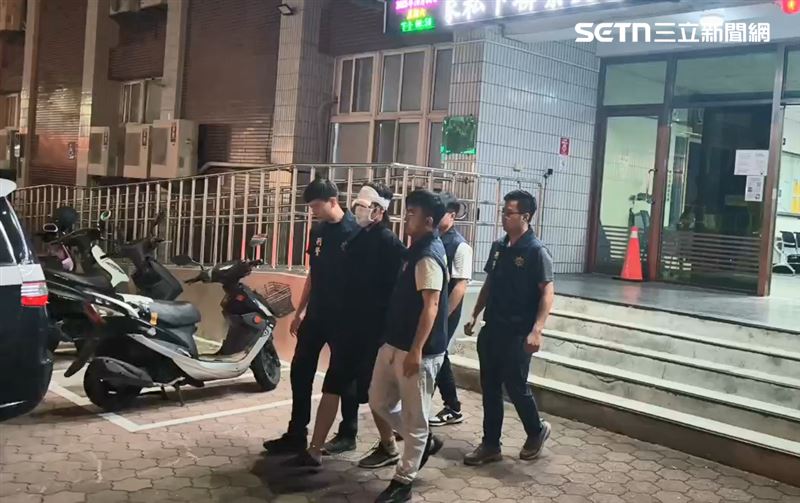 21歲越南籍男大生持BB槍搶超商，又持刀襲警，逃亡2天後遭逮捕。（圖／翻攝畫面）