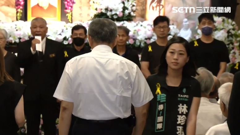 柯文哲進入公祭會場。（圖／翻攝畫面）
