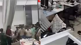 柬埔寨園區大暴動，當地派出大批警力鎮壓。（圖／取自柬中時報）