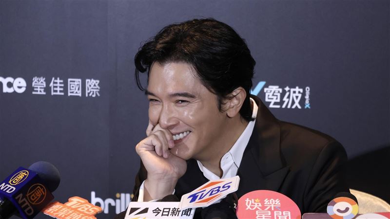 邱澤當爸哭了！現身為兒寫詩：世界變明亮