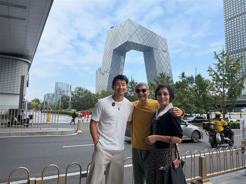 劉思慕先前曾惹出疑似辱華言論，今日中國十一長假他終於現身中國。（圖／翻攝自劉思慕Threads ）