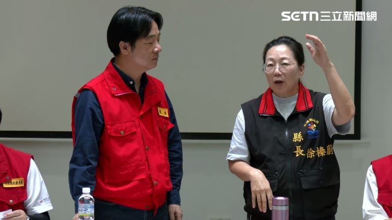 賴清德至中央災害應變中心前進協調所關心災後處置情形，徐榛蔚最後要求總統協助清理佛祖街以東六百萬立方米土石（圖／翻攝畫面）