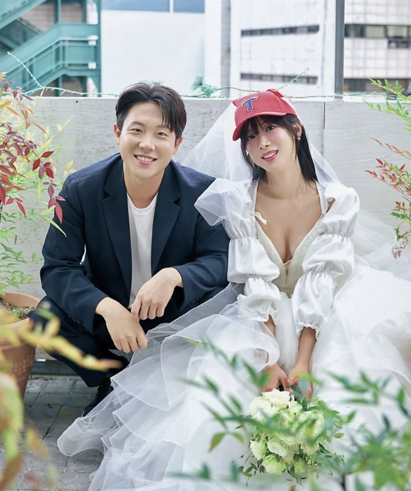 金韓拿與小3歲啦啦隊應援團長金正碩結婚。（圖／翻攝自IG）
