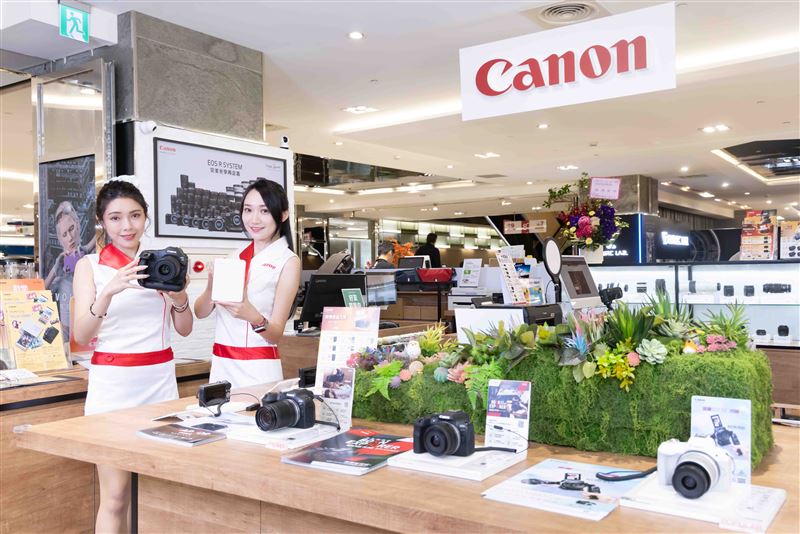 店內展出各系列影像產品，包括各款數位相機、鏡頭及攝影周邊配件等。（圖／品牌業者提供）