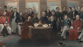 《南京條約》，又稱《江寧條約》或《萬年和約》，是清朝首個因對歐美國家戰敗而簽訂的條約。主要條款是大清國割讓香港島和開放五口通商（廣州、福州、廈門、寧波和上海）。（圖／翻攝維基百科）