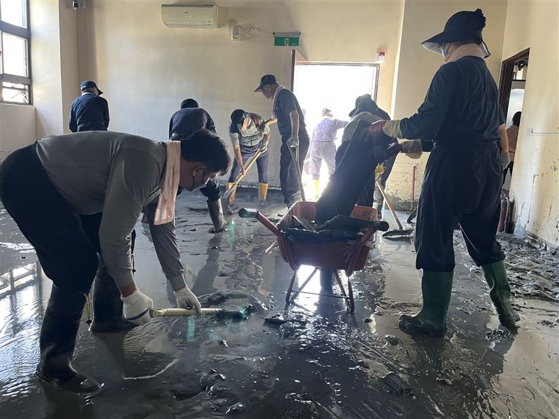 來自全台的「鏟子超人」踴躍投入，形成強大支援網絡。（圖／慈濟基金會提供）