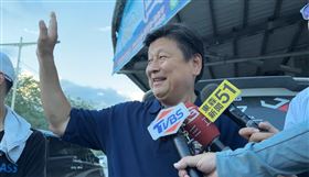 傅崐萁在臉書PO出「鏟土照」，被現場志工爆料「鏟兩鏟」作秀。（圖／取自傅崐萁臉書）