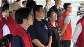 花蓮光復災後復原工作持續進行，國民黨立委傅崐萁今（5）天晚間在臉書貼出他跟總統賴清德同框照並表示，謝謝賴總統再度視察馬太鞍溪堰塞湖災區，他當面感謝總統派政委季連成擔任總協調官，與花蓮縣府橫向、縱向聯繫非常好，大家一團和氣地解決問題。（圖／翻攝自傅崐萁臉書）

