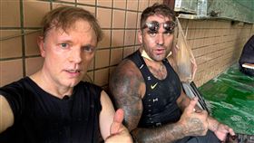 台大外籍教授Justin加入「鏟子超人」行列，大讚台灣人不軟弱，安靜又堅強。（圖／翻攝自Justin in Taiwan 我不是歪國人臉書）