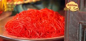 ▲向月老求紅線一條就夠了，切勿多拿。（圖／寶島神很大）