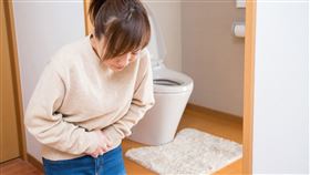 30歲婦劇烈腹痛就醫，揪出18公分「臉盆大」卵巢瘤（門諾醫院提供）