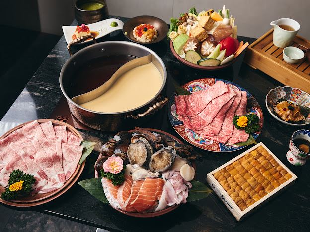 海膽前菜與牛舌，「回歸食材本質」為理念，嚴選高檔食材、搭配創新思維。（圖／業者提供）