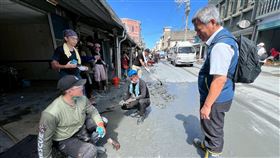 花蓮光復鄉側溝嚴重淤積，環境部長彭啓明PO文急徵志工清溝，遭炎上。 （圖／翻攝自彭啟明臉書）