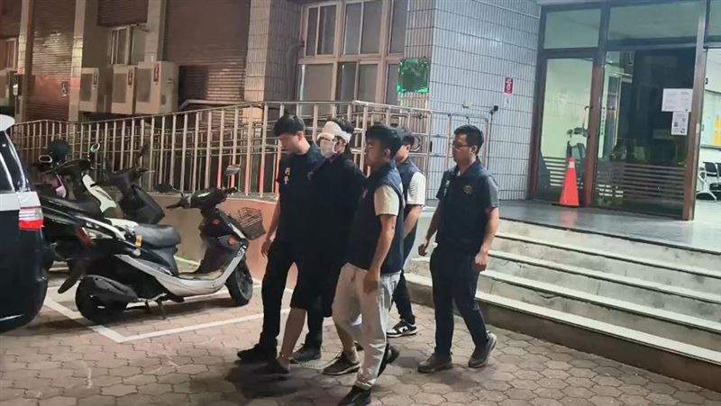 持BB槍搶超商「警追捕險遭割喉」遭羈押