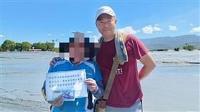 「鄉林山海滙」魏先生本來打算拿著住戶捐助的現金買物資，結果因為交通管制、物資也充足了，所以決定以發現金方式直接幫助災戶，意外成為「現金超人」。（圖／魏先生提供）