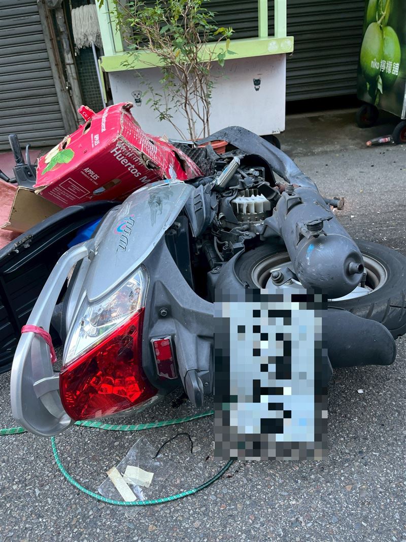 台中向上市場一名女攤商遭貨車撞上，當場昏迷送醫死亡。（圖／翻攝畫面）