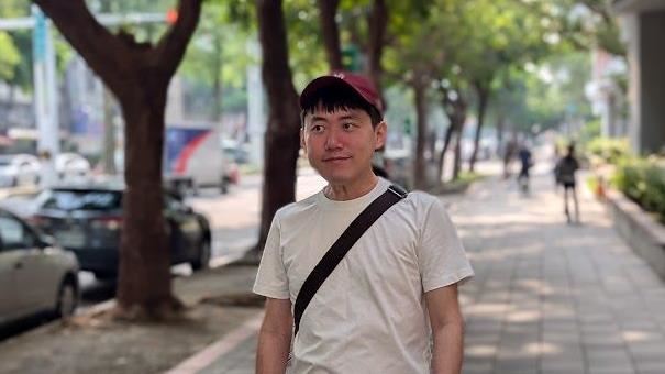 Cheap近日在直播中稱，吃狗肉不犯法，犯法的是殺狗。（圖／翻攝自Cheap粉專）